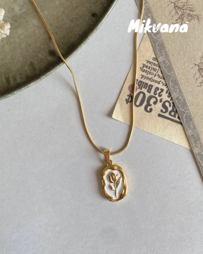 Rosa Necklace (White)