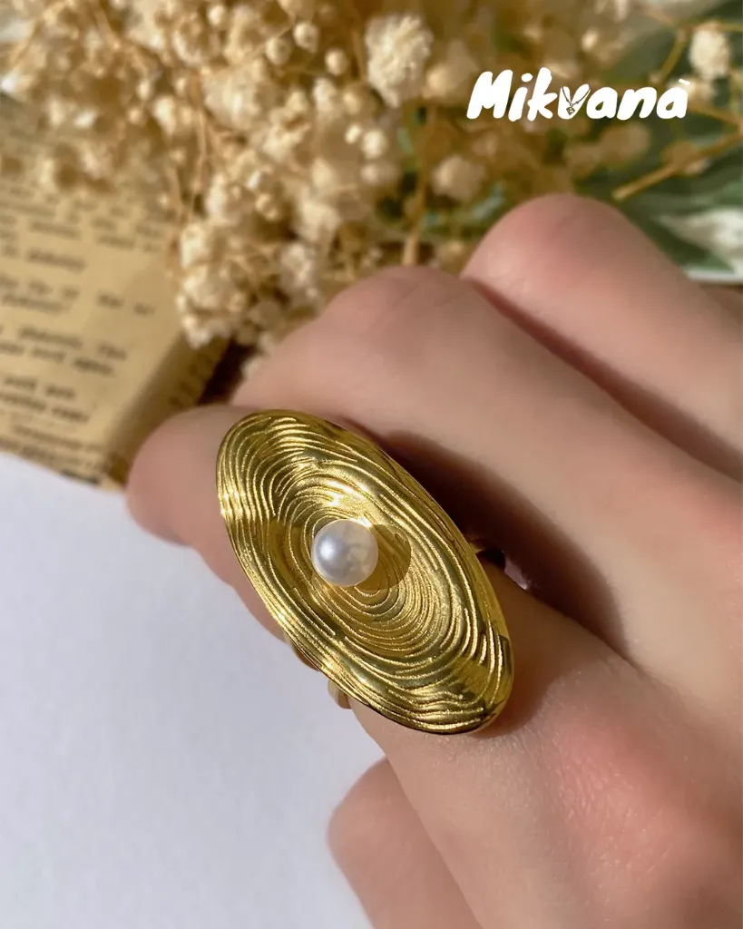 Lover’s Loop Ring
