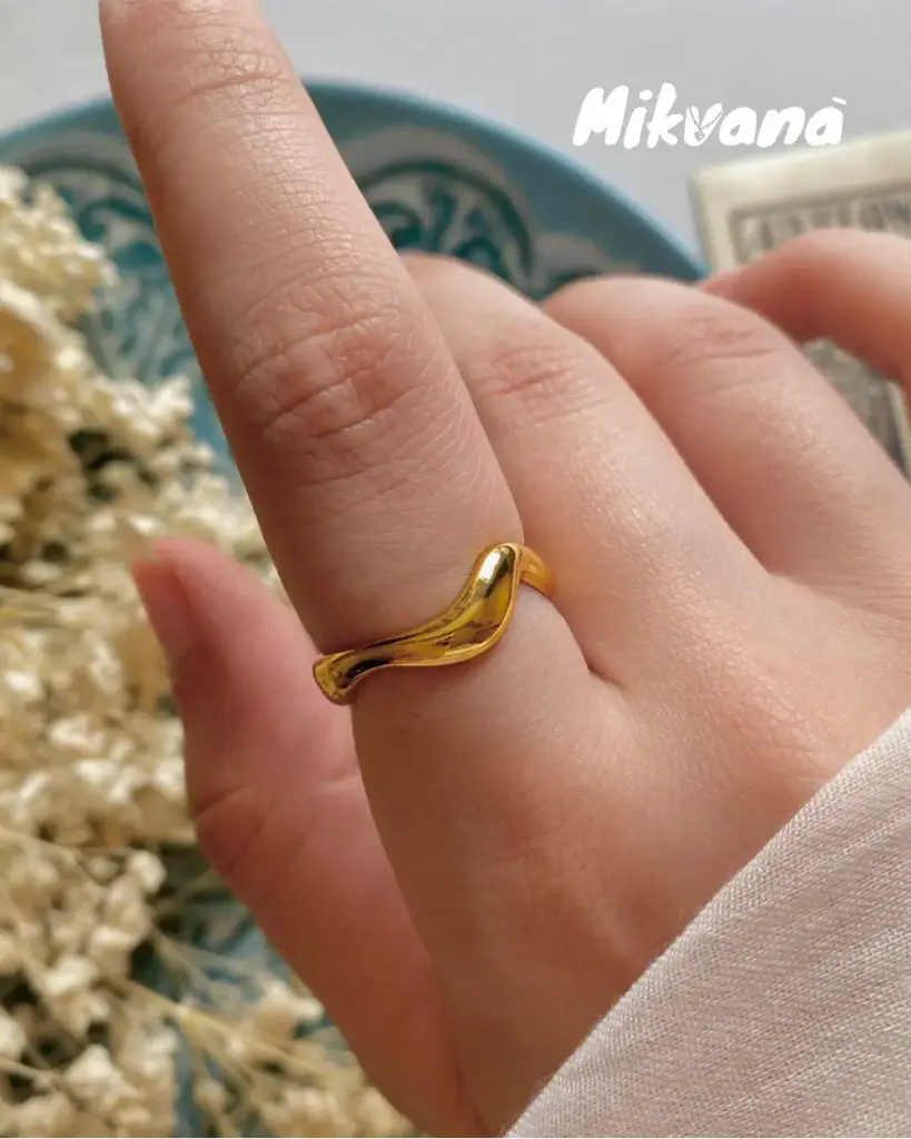 Bold Curve Ring